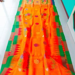 পূজার মনিপুরী শাড়ি